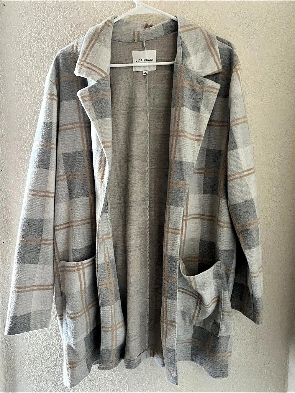 Dictionary Plaid Blazer in Gray & White Size Large Like New